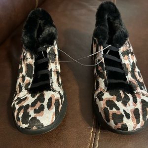 NWOT BZEES Faux Fur Lined Booties
